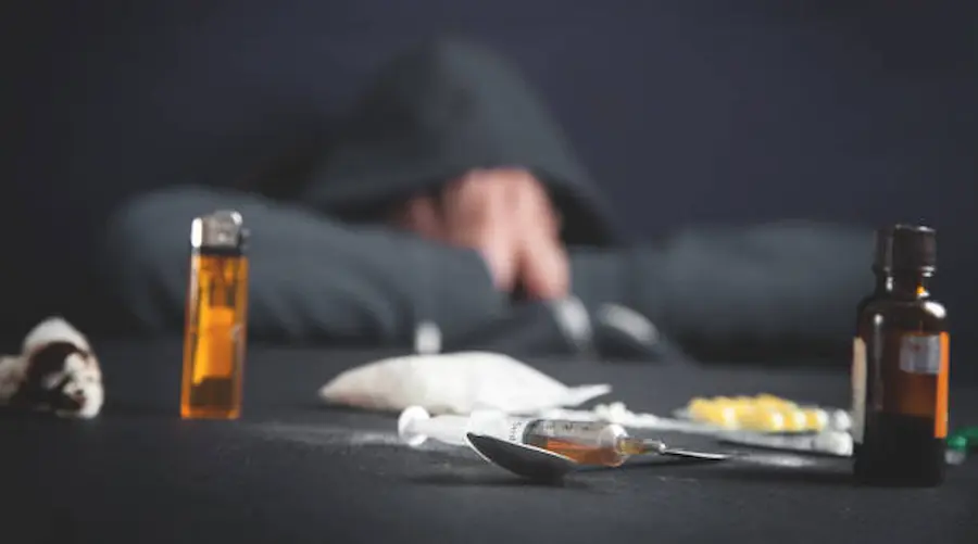 ما هي الخطوة الأولى لمعرفة كيفية التخلص من ادمان المخدرات؟