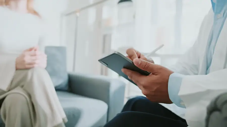 ما هو مستشفي النفسيه وكيف يختلف عن العيادات النفسية العادية؟