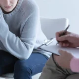 خطوات علاج المدمن في البيت بسرية وأمان - مركز إعادة حياة